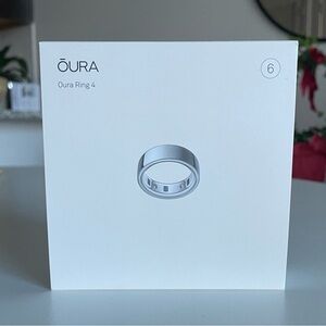 BRAND NEW - Oura Ring 4 in Silver (Size 6)